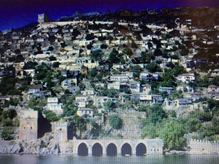 Alanya Çarşı Mah.bahçeli Kargır Ev Tapulu Satılık 1000 M2 Arsa