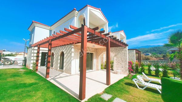 Realty World Rs Davutlar Merkezde 3+1 Havuzlu Sıte Icı Luks Vılla