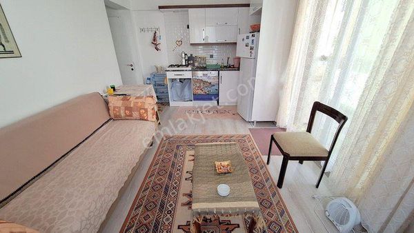 Seyrek De Merkezi Konum Ara Kat Eşyalı Kiralık 1+1 Daire