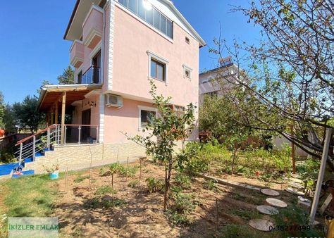 Doğanbey'de Satılık Tek Müstakil 3+1 Geniş Bahçeli Villa