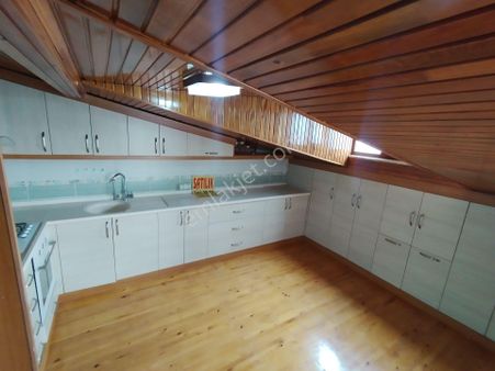 Denizli/bağbaşı Mah. Özenle Yapılmış Ahşap Yapılı Lüx Bireysel Kombili Çatı Katı