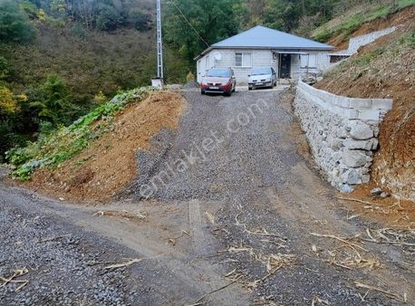 Şahinoğlu Emlaktan, Trabzon Akçaköy'de 7.932 M2 Arazi Ve Yeni,tek Kat Binası.