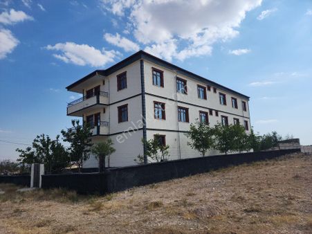 Niğde Koyunluda Komple Satılık De Ve Daireler