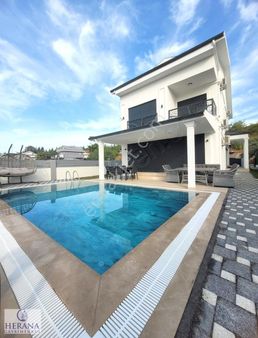 Akıllı Ev Sistemi Full Eşyalı 400m2 Arsa İçinde Ultra Lüks Villa