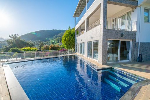 Fethiye Üzümlüde Satılık Lüks Villa