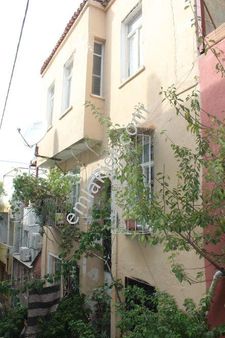 Ayvada Dan Ayvalık Merkez’de 4 Oda Bir Salon Rum Evi