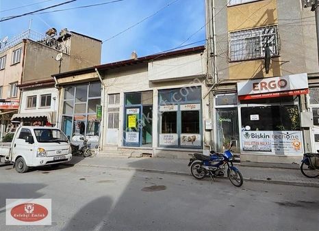 Zafer Caddesinde Satılık Dükkan