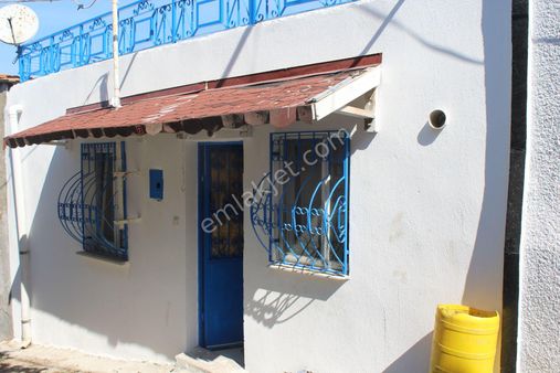 Ayvada'dan Ayvalık Merkez'de Tek Katlı Müstakil Ev