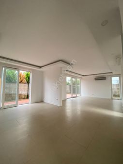 Serik Kadriye'de Site İçinde 4+1 Müstakil Triplex Villa