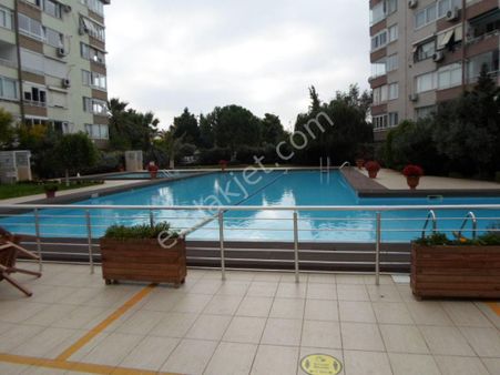 Kartal Sahilde Sıtede 2+1 Kat/1 Kombılı Asansor+denız Manzara+havuzlu .