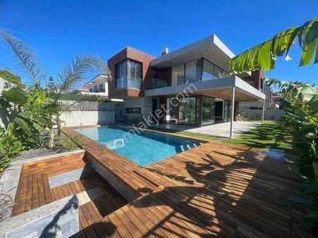 İzmir Çeşme Dalyan Havuzlu Hamam Ve Saunalı 6+2 Tripleks Lüks Villa