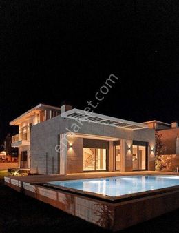 İzmir Çeşme Dalyan Site İçinde Havuzlu Tripleks Müstakil Lüks Villa