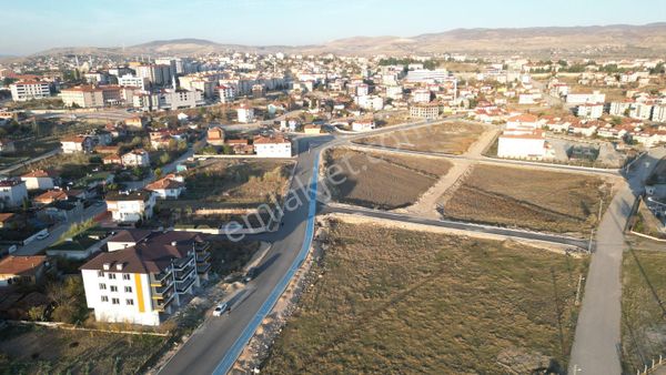 Amasya Suluova Huzur 05 Emlaktan Maarif Mah. Huzur Evi Sentetik Halı Saha Karşısında 2+1 Satılık Da