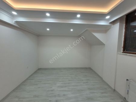 Arıkoğlundan U.mumcuda Tranwaya Çok Yakın 2+1 100m2 +25m2bahçeli