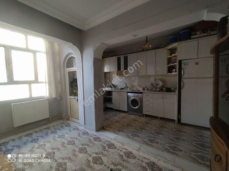 Eryavuz Dan Vey Oysel Karani Mah.özlek Cami Civarında İçi Yenilenecek Foto Yüklenecek!arakatı