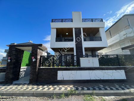 Akçay Sezgin Emlaktan Denize Yakın Lüx Tasarım Satılık 4+1 Villa