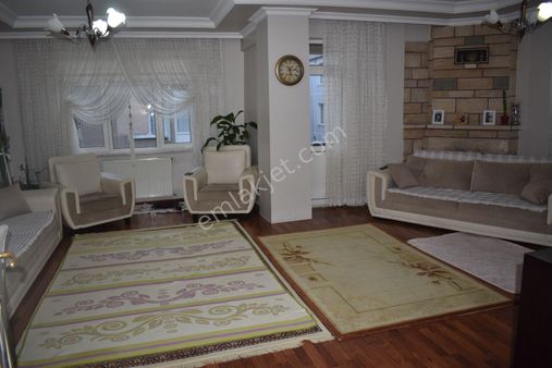 Büyükçekmece Fatih Mah İçi Yapılı Temiz Merkezi Geniş 3+1 Satılık Daire