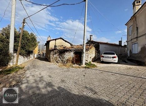 Milas Bafa'da Müstakil Bahçeli Köy Evi
