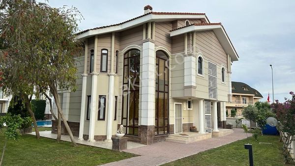 Antalya Belek'te Havuzlu Site İçeresinde Satılık 3+1 İkiz Villa