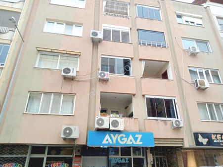Yenişehir Mahallesi Kanatlı Caddesinde Ara Kat Temiz Satılık Daire