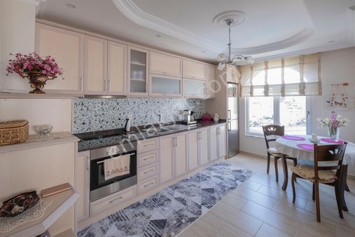 Alanya Cikcilli'de Aktiviteli Site İçi Manzaralı 2+1 Eşyalı Daire