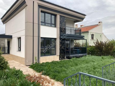 Damla Emlaktan Ak Evlerde Satılık Villa