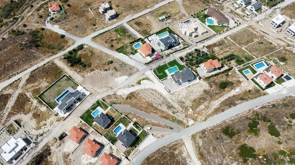 Foçaköy De Muhteşem Lokasyonda 2 Villalık Parsel