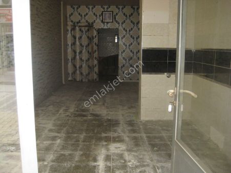 Menemen Çarşıda Alışveriş Merkezleri İçinde Satılık 45 M2 Dükkan