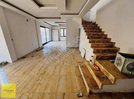 Roma' Dan Akhisarda Satılık Villa