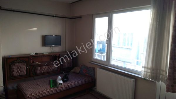 Gemlik Balıkpazarında Satılık Daire 2+1 Cadde Üstü Kombili Teraslı Sahile Yakın