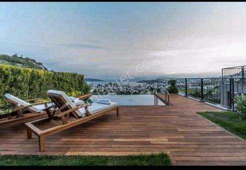 Bodrum Yokuşbaşında Kale Ve Deniz Manzaralı Satılık Villa