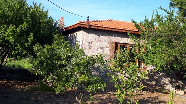 Newcıty Emlaktan İzmir Bademlide Bahçeli Müstakil Taş Ev