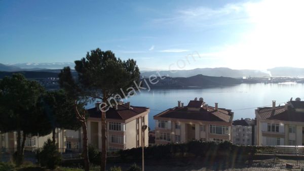 Gemlik Cumhuriyet Mah.de Satılık Daire 3+1 Deniz Manzaralı Arakat Asansörlü Kombili
