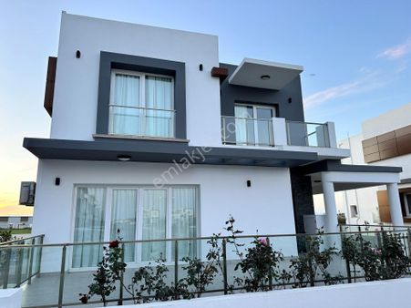 Kktc Gazimağusa'da Satılık Tertemiz Villa