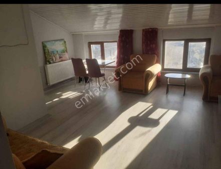 Şehitler Mahallesinde Kafkas Üniversitesi'ne Yakın Kiralık Çatı Katı Daire