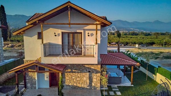 Kuşadası Davutlarda 400 M2 Arsa Özel Havuzlu Tek Müstakil