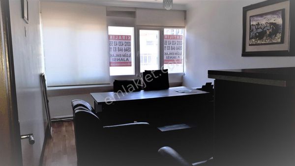 Karanfil Sokakta 2+1 Kombili Asansörlü Eşyalı Kiralık Ofis