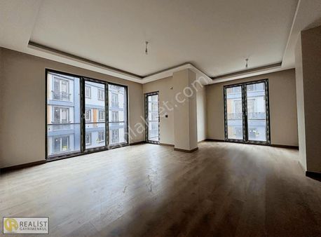 Çengelköyde Havuzlu Site İçinde Lux Muhteşem 4.5+1 Ara Kat Daire