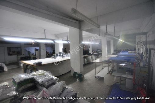 İstanbul Bahçelievler Cumhuriyet Mah De Satılık 215m²- Düz Giriş.kat Dükkan