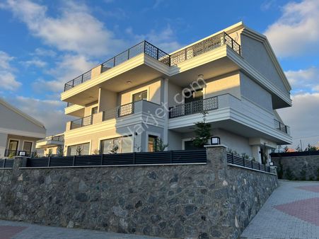 Büyükçekmece Kumburgaz Da 4+2 Satılık Villa Full Deniz Manzaralı