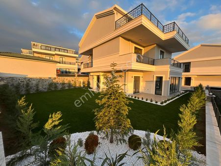 Büyükçekmece Kumburgaz Da 6+2 Satılık Villa Full Deniz Manzaralı