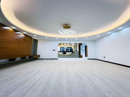 Eşsiz Tasarımı Ve Konumu İle Emsallerinden Kelepir Lüx Site İçi Lüx Daire!!