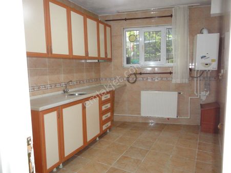 2005 Yapımı Binada Ulaşımın Kalbinde Teraslı Ayrı Mutfaklı 1+1