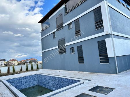 Acil Bizim Emlaktan Bayraktepede Satılık Ultra Lüks Havuzlu Villa