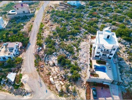 Kumkuyu Tırtar'da Satılık Deniz Manzaralı Villa