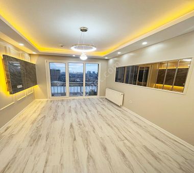 Beylikdüzü Bölgesinde Avm Metrobüs Çok Yakın Site İçinde 1+1 Satılık Fırsat Daire