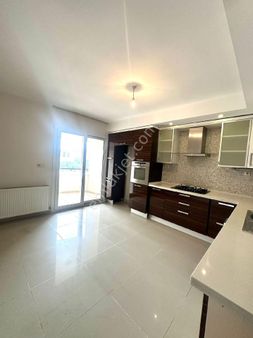 Cumhuriyet Mah. Hürriyet Cad. Üzeri . 4+1  210m2  Brüt Net 190 M2 6/4 Katında Ara Katta