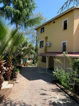 Kireçhane Bahçeşehir Koleji Karşısında Satılık4 Katlı Bina