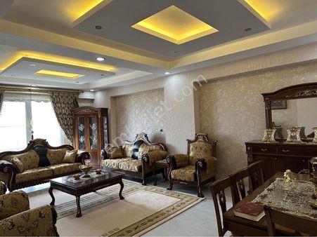 Sürer Emlak`tan Satılık 4.5+1 Akıllı Daire`miz 240 Mt Kare Olup Dekorkent Sitesinde Kalmaktadır.