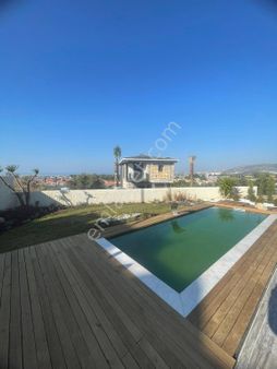 Kuşadası Karaovada Özel Havuzlu Ve Otoparklı Müstakil Villalar